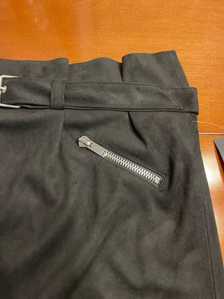 Falda negra con cinturón Zara nueva