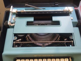 Maquina de escribir vintage Olivetti