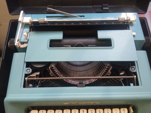 Maquina de escribir vintage Olivetti