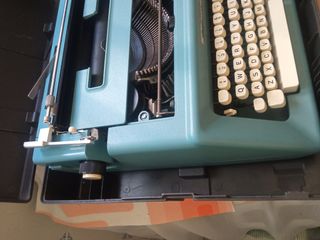 Maquina de escribir vintage Olivetti