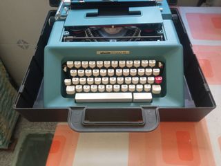 Maquina de escribir vintage Olivetti