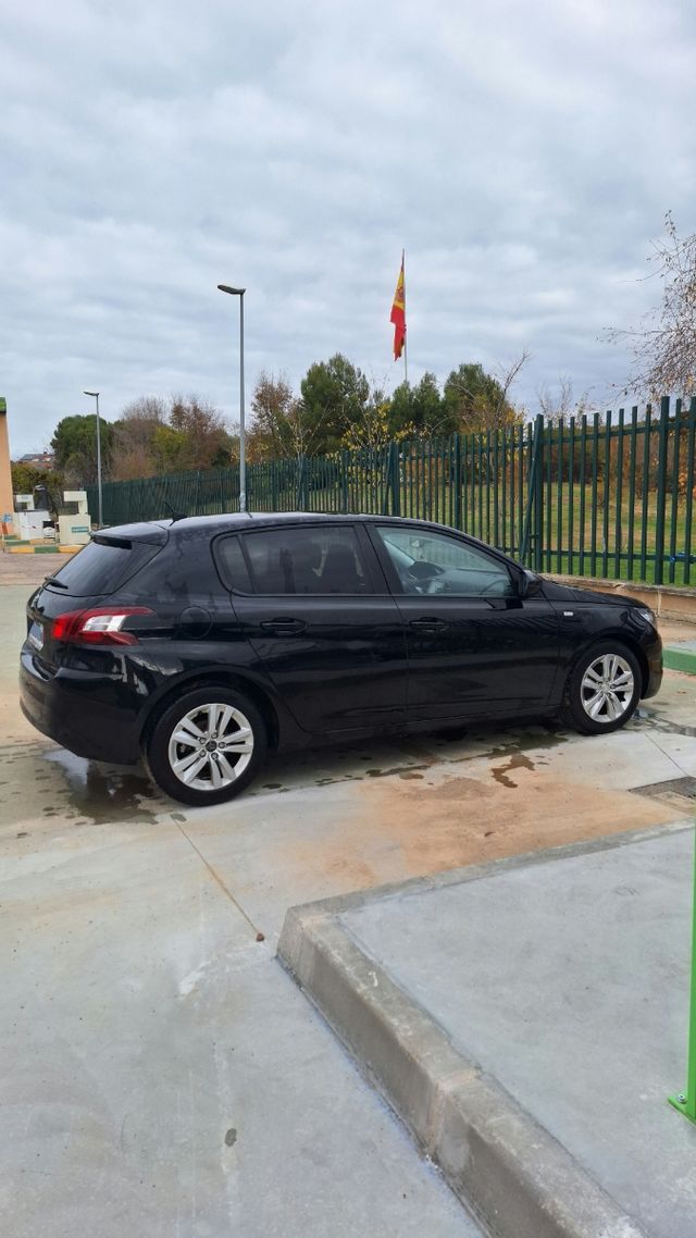 Peugeot 308 2016