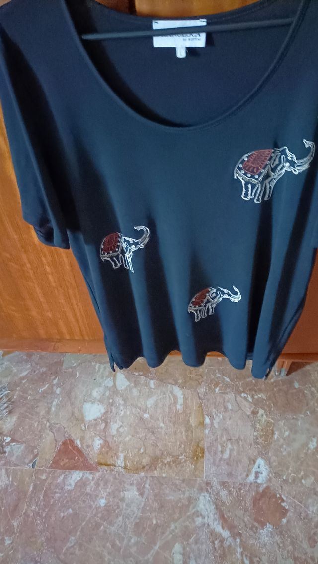 Maglia nera tg.48/50 con ricami