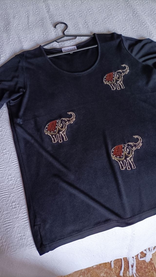 Maglia nera tg.48/50 con ricami