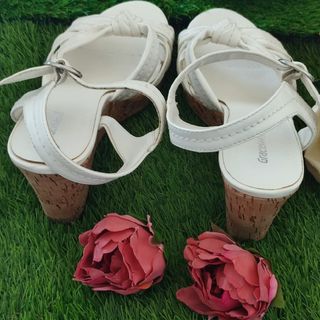 Sandalias cuña blancas "Granceland".