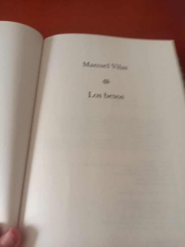 Libro los besos de Manuel vilas