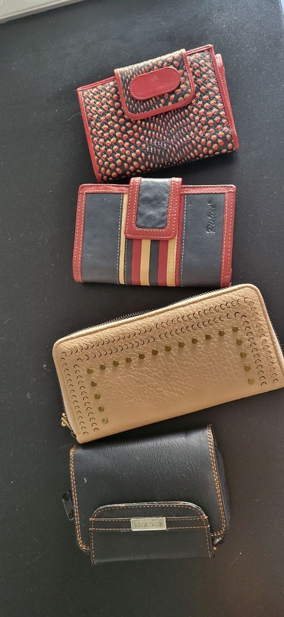 Carteras usadas y nuevas