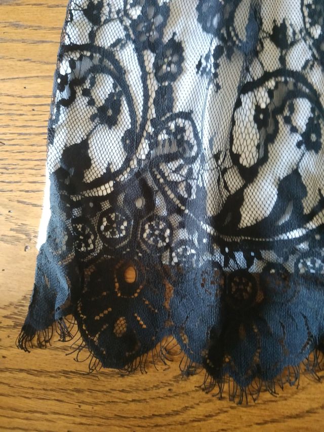 T-SHIRT BIANCA CON PIZZO