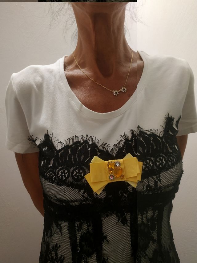 T-SHIRT BIANCA CON PIZZO