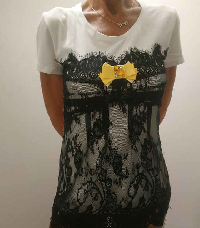 T-SHIRT BIANCA CON PIZZO