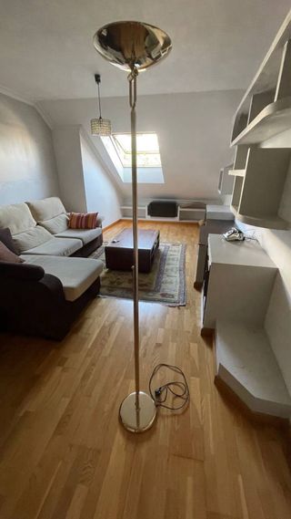 LAMPARA DE PIE DORADA 