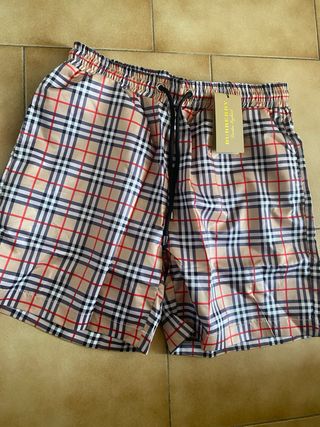 Pantalones cortos Burberry de segunda mano por 50 EUR en Celico en WALLAPOP