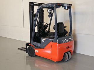 CARRETILLA ELEVADORA ELECTRICA BATERIA SEMINUEVA