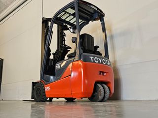 CARRETILLA ELEVADORA ELECTRICA BATERIA SEMINUEVA