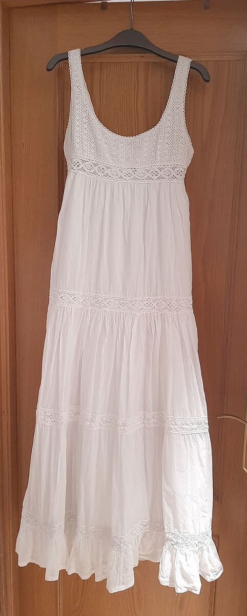 Vestido largo blanco de Bershka cuerpo crochet