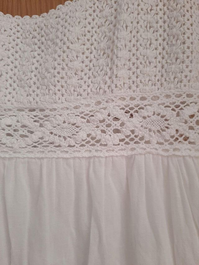 Vestido largo blanco de Bershka cuerpo crochet