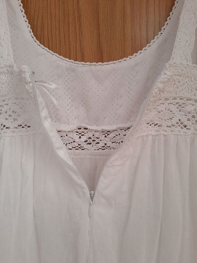 Vestido largo blanco de Bershka cuerpo crochet