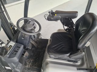 CARRETILLA ELEVADORA ELECTRICA BATERIA SEMINUEVA