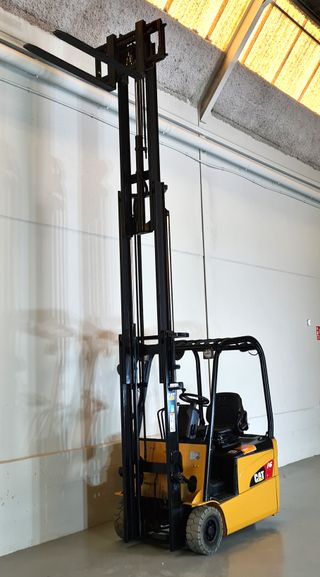 CARRETILLA ELEVADORA ELECTRICA