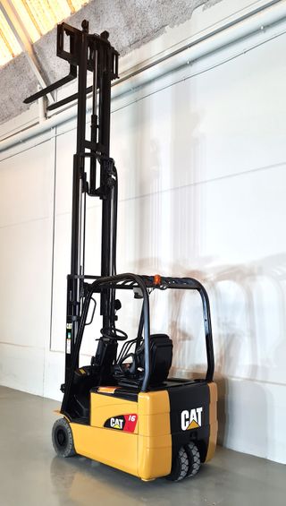 CARRETILLA ELEVADORA ELECTRICA