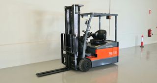 CARRETILLA ELEVADORA ELECTRICA TORO TORITO