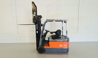 CARRETILLA ELEVADORA ELECTRICA TORO TORITO