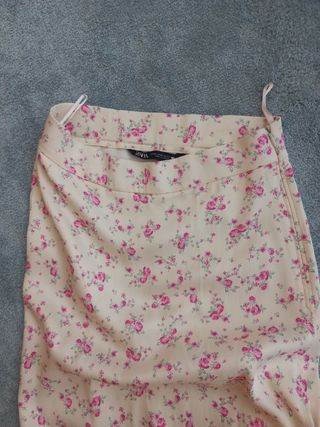 Falda midi estampado flores