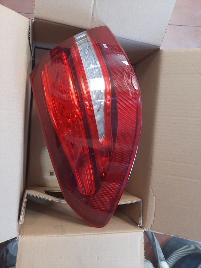 Piloto trasero izquierdo exterior mercedes benz 