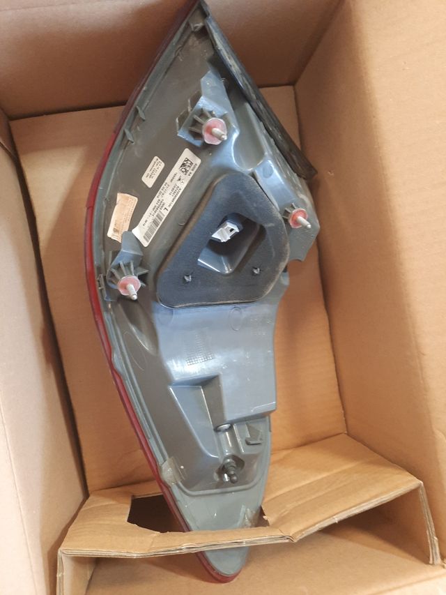 Piloto trasero izquierdo exterior mercedes benz 