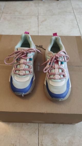 Tenis niña zara