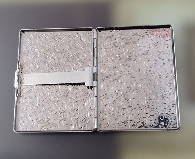 Pitillera metálica antigua