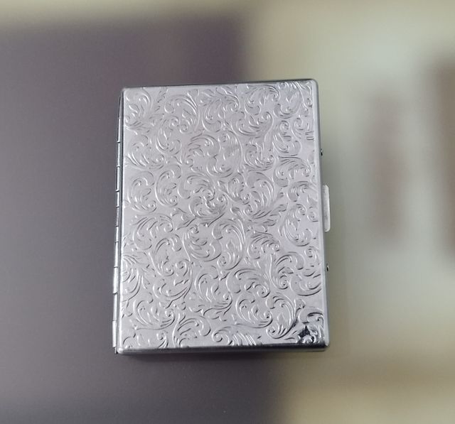 Pitillera metálica antigua