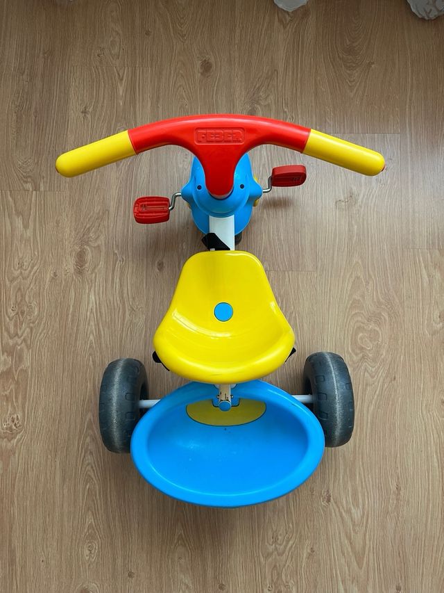 Triciclo niño  marca Feber