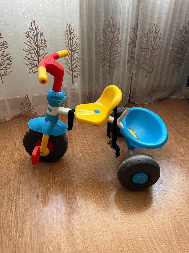Triciclo niño  marca Feber