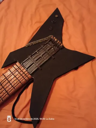 GUITARRA ELÉCTRICA. Manualidad