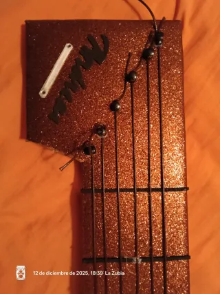 GUITARRA ELÉCTRICA. Manualidad
