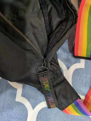 Bandolera LGTB de H&M