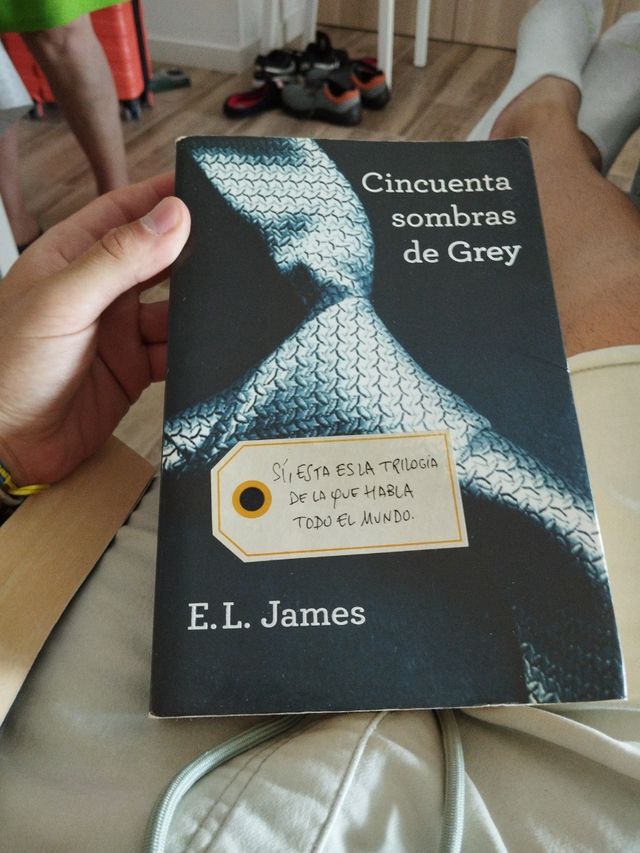 Dos libros de cincuenta sombras de grey