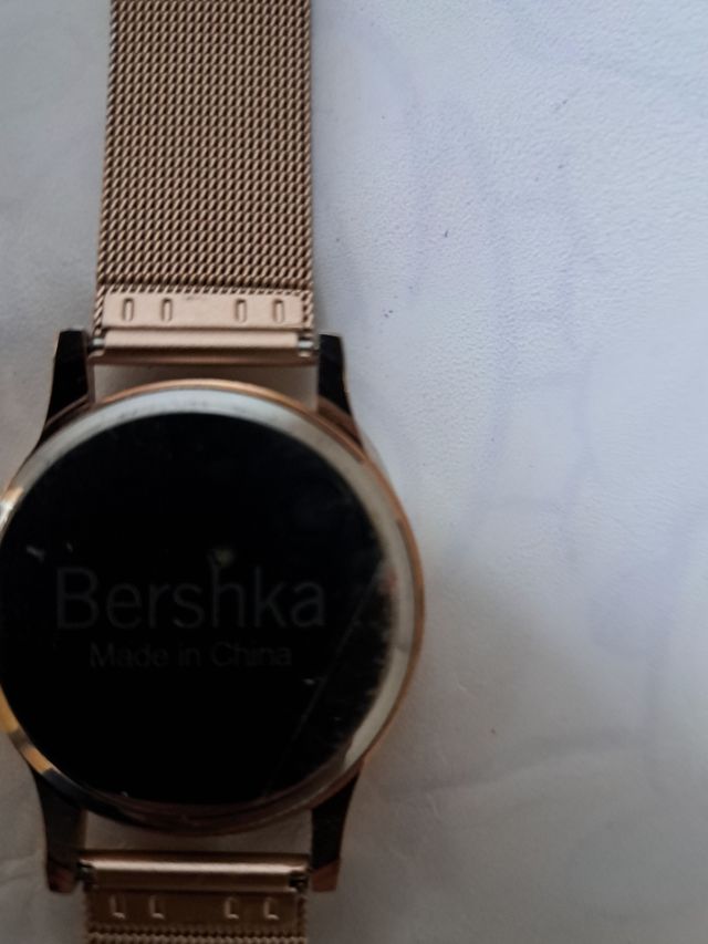 Reloj Bershka.