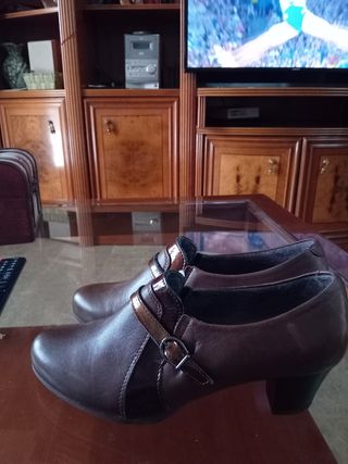 Zapatos marrones pitillos