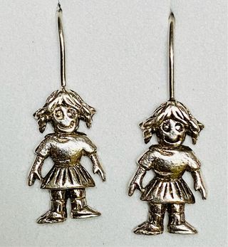 Pendientes con niñas mapuches en plata de ley 925