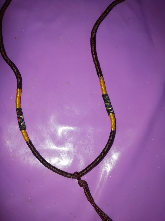 Collares y conjunto de pendientes y collar