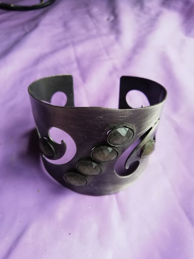 Collares, pendientes y pulseras