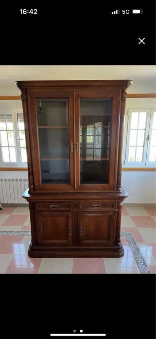 Vitrina madera maciza de la marca Almazan