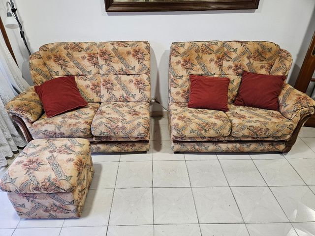 Sofá 4 plazas con puff