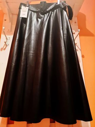 Falda acampanada Cuero Zara Cinturón Midi XL Nueva