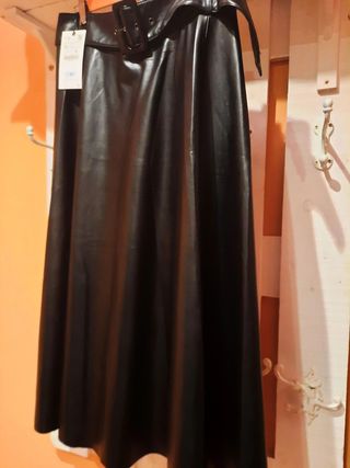 Falda acampanada Cuero Zara Cinturón Midi XL Nueva