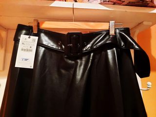 Falda acampanada Cuero Zara Cinturón Midi XL Nueva