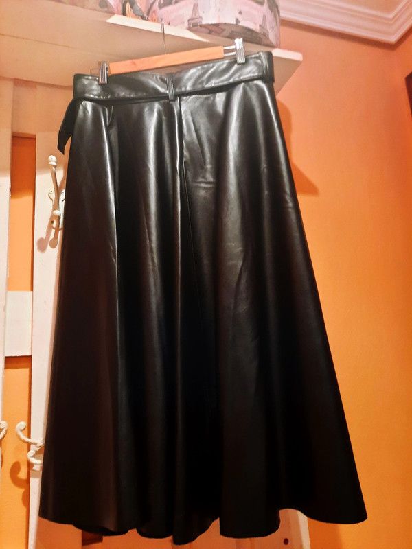 Falda acampanada Cuero Zara Cinturón Midi XL Nueva