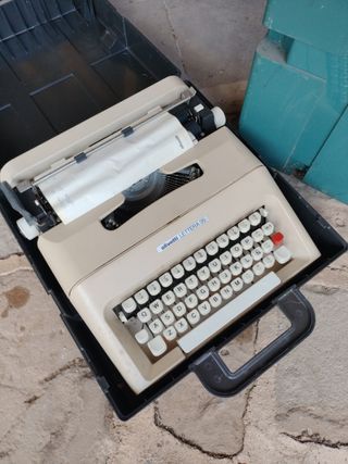 Màquina d'escriure OLIVETTI